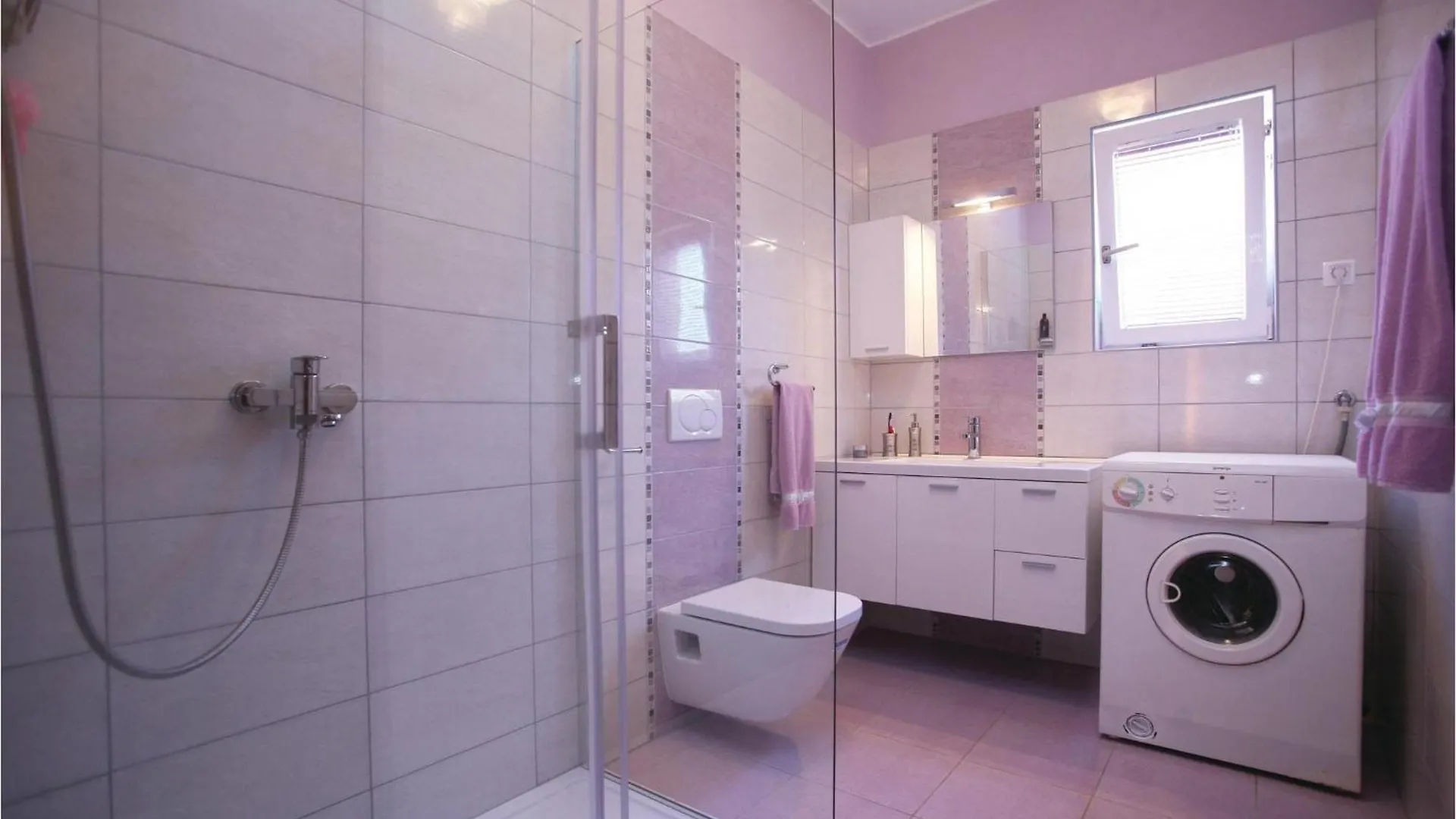 2 Bedroom Gorgeous Apartment In Fazana