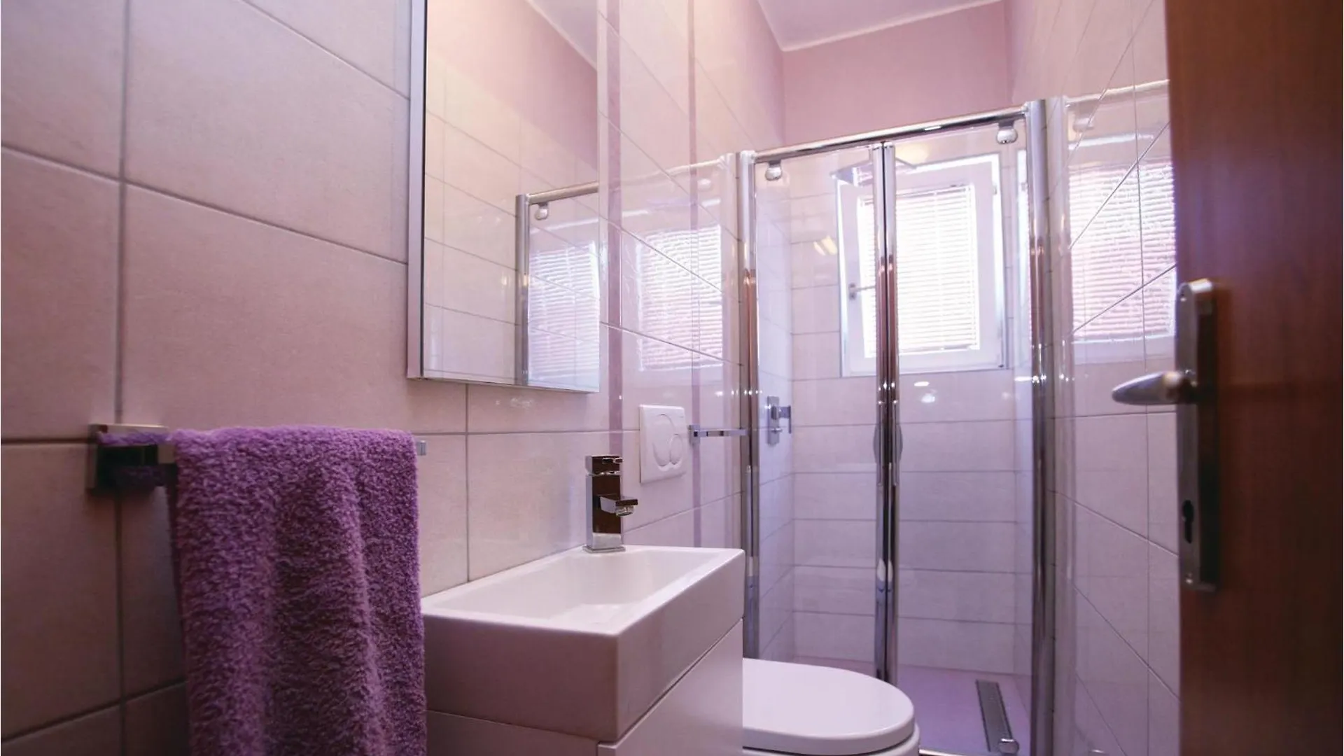 2 Bedroom Gorgeous Apartment In Fazana